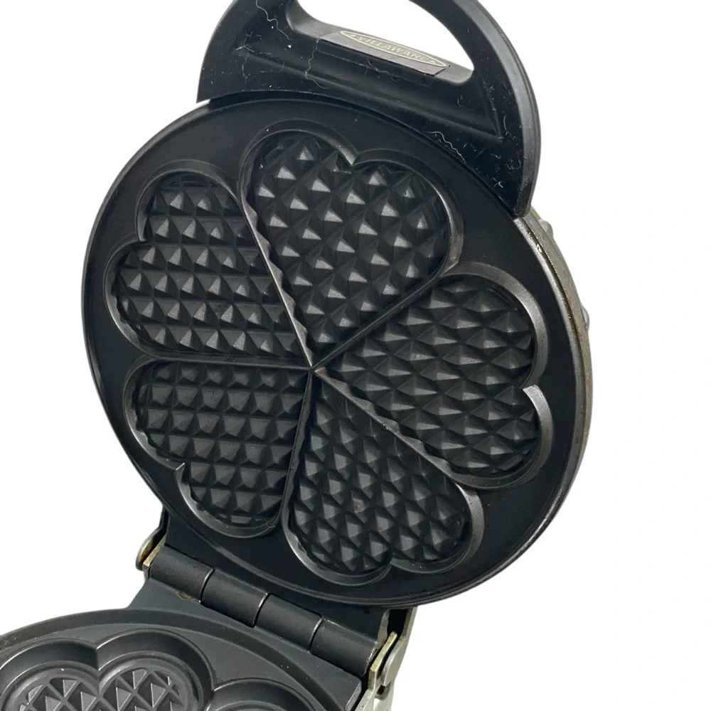 Vintage Villaware Model 2003 Iron Chrome Waffle Maker Hearts Made In USA Works